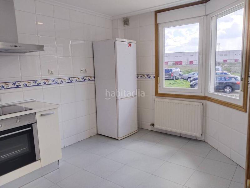 Foto 22bda415-dea2-492a-989c-d2c48da2a721. Casa aparellada amb calefacció a Villafría - La Ventilla - Castañares Burgos