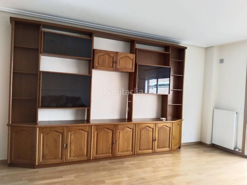 Foto 2722b26d-7707-4ff7-b20a-24d0402d14e3. Casa aparellada amb calefacció a Villafría - La Ventilla - Castañares Burgos