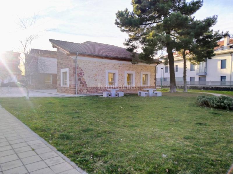 Foto 2a8c5790-2a5d-46c2-ad08-3fe69c96ab67. Casa aparellada amb calefacció a Villafría - La Ventilla - Castañares Burgos