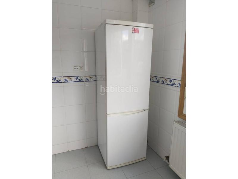 Foto 2b31c12b-0eab-4df4-9f5b-27260d72bae8. Casa aparellada amb calefacció a Villafría - La Ventilla - Castañares Burgos