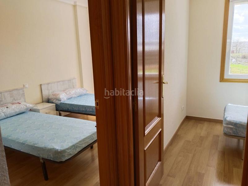 Foto 3b90b18f-05fc-4a1c-b4b4-fb0348ba1105. Casa aparellada amb calefacció a Villafría - La Ventilla - Castañares Burgos