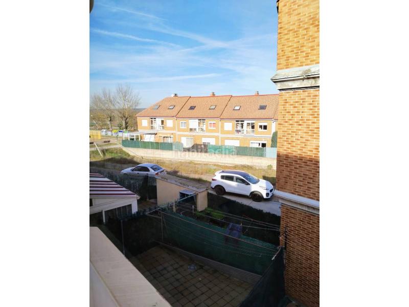 Foto 3c135d3e-9e14-4735-90a2-3c6e701a31da. Casa aparellada amb calefacció a Villafría - La Ventilla - Castañares Burgos