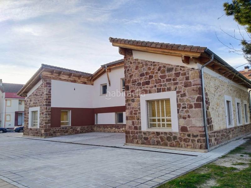 Foto 3ea368f2-bbd0-43a5-a639-f23d51f892b7. Casa aparellada amb calefacció a Villafría - La Ventilla - Castañares Burgos