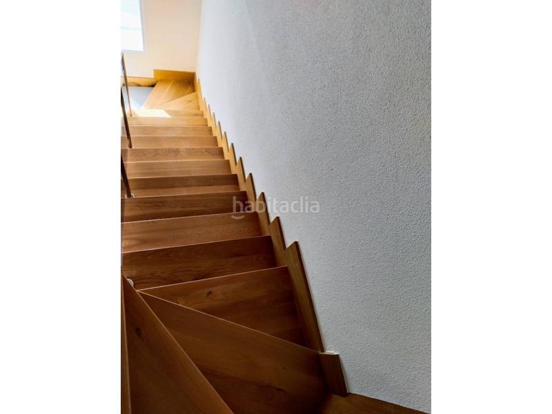 Foto 460ce0b1-9bb6-4079-995f-d5ab6a975d6c. Casa aparellada amb calefacció a Villafría - La Ventilla - Castañares Burgos