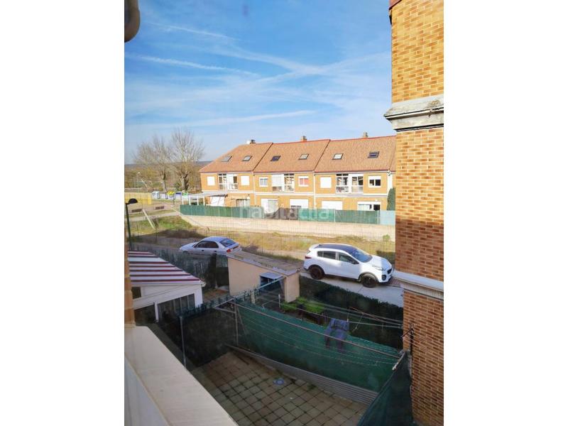 Foto 460cf6eb-f5a4-456a-b8ed-0244129b75d4. Casa aparellada amb calefacció a Villafría - La Ventilla - Castañares Burgos