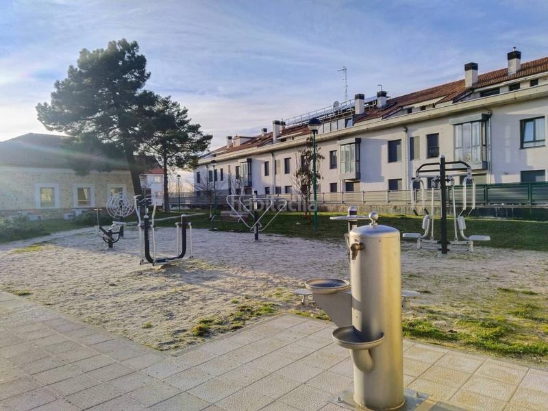 Foto 4a060d42-a3df-433b-95ee-432633b48173. Casa aparellada amb calefacció a Villafría - La Ventilla - Castañares Burgos