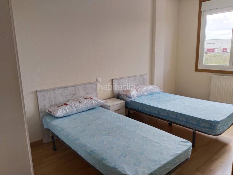 Foto 539d5c51-42a4-4455-adb4-930d7b015d66. Casa aparellada amb calefacció a Villafría - La Ventilla - Castañares Burgos