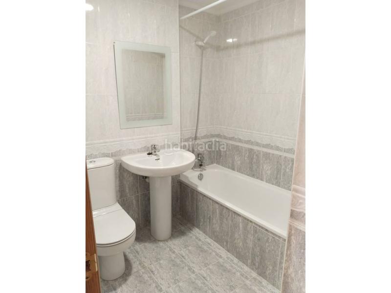 Foto 5a6c01ee-ce6d-4682-9f7c-dbe34e811990. Casa aparellada amb calefacció a Villafría - La Ventilla - Castañares Burgos