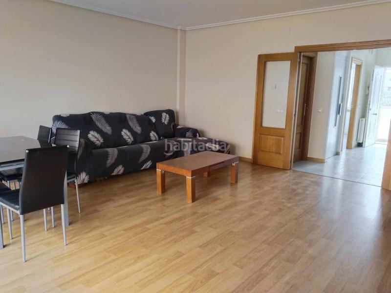 Foto 68856415-f158-4841-bf1f-a3334e2cd158. Casa aparellada amb calefacció a Villafría - La Ventilla - Castañares Burgos