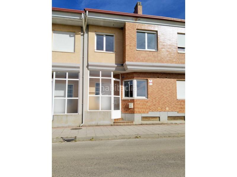 Foto 7700a12f-2a6d-4253-8ac1-62e016559247. Casa aparellada amb calefacció a Villafría - La Ventilla - Castañares Burgos