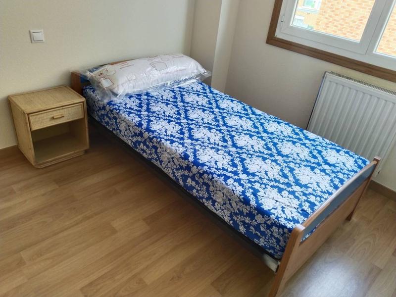 Foto 79c15e74-e2d0-4363-beb2-578ae1f6b6a2. Casa aparellada amb calefacció a Villafría - La Ventilla - Castañares Burgos