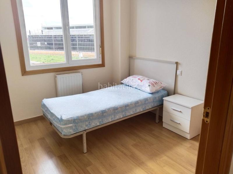 Foto 80e1c3f0-ca38-4cda-aa37-c2134ef00952. Casa aparellada amb calefacció a Villafría - La Ventilla - Castañares Burgos