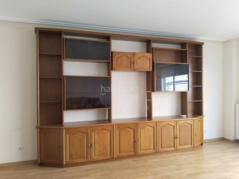 Foto 873d43a8-c317-4218-820c-2d2586ece704. Casa aparellada amb calefacció a Villafría - La Ventilla - Castañares Burgos