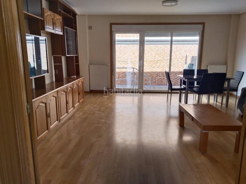 Foto 883ba2bc-918d-497b-8005-aaa2290ee54c. Casa aparellada amb calefacció a Villafría - La Ventilla - Castañares Burgos