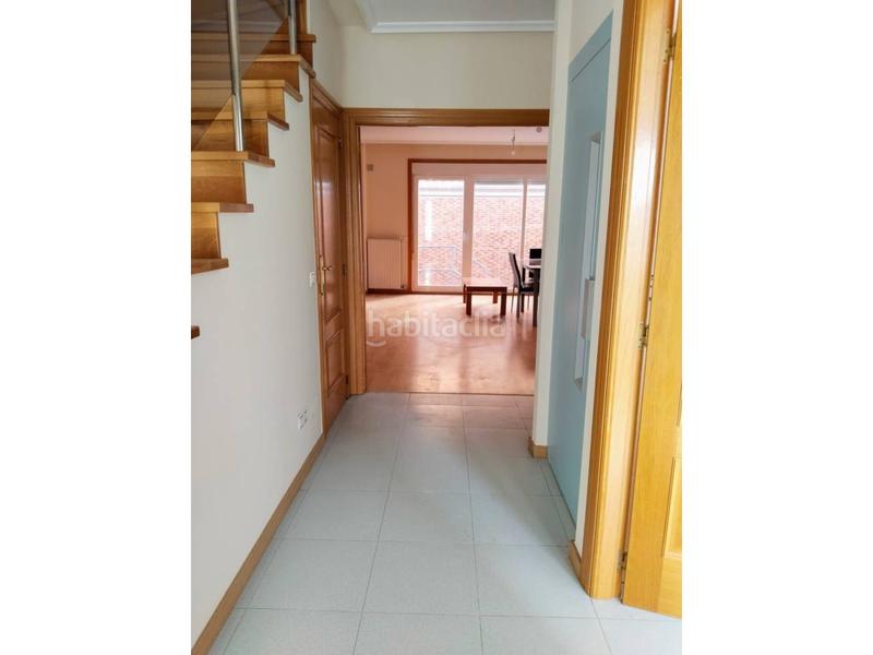 Foto 8cc83ccb-56f8-4af8-abbe-5cbb7521f262. Casa aparellada amb calefacció a Villafría - La Ventilla - Castañares Burgos