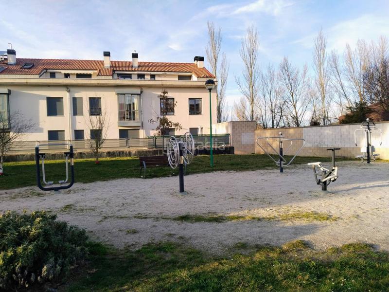 Foto 91c419b2-b864-4d92-bf15-50bdb1f9ef49. Casa aparellada amb calefacció a Villafría - La Ventilla - Castañares Burgos