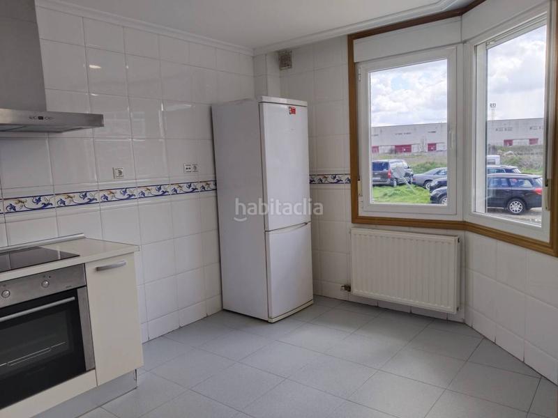 Foto 921274b6-835a-4785-a161-b53fcee5ce84. Casa aparellada amb calefacció a Villafría - La Ventilla - Castañares Burgos