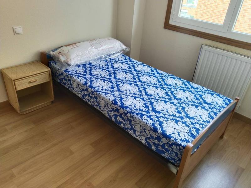 Foto 932a7739-e3df-43e2-bf80-030242d9a471. Casa aparellada amb calefacció a Villafría - La Ventilla - Castañares Burgos