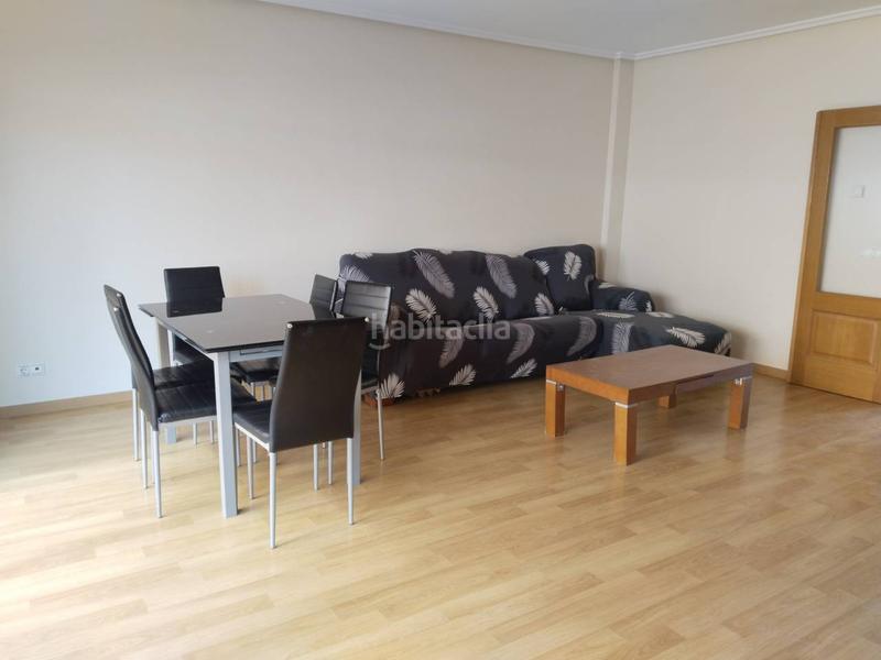 Foto b5ddff26-9237-4f8a-a2df-93f0cd4410e9. Casa aparellada amb calefacció a Villafría - La Ventilla - Castañares Burgos