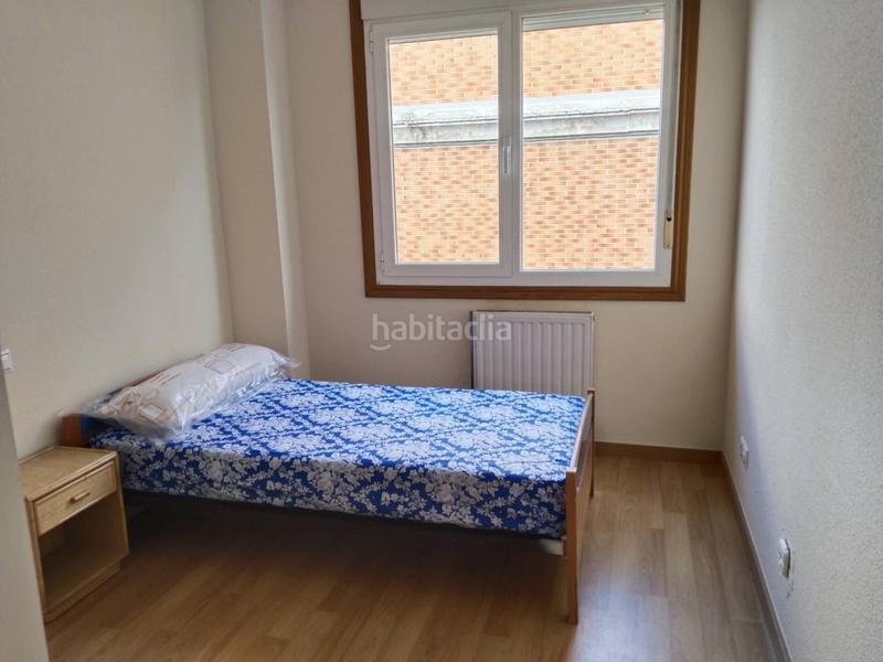 Foto b8eaf454-7b28-47d0-b753-e5f856f163cc. Casa aparellada amb calefacció a Villafría - La Ventilla - Castañares Burgos