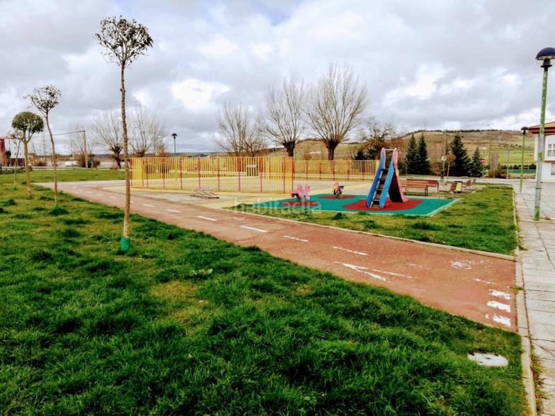 Foto db034fe1-3f62-4ad1-a33e-5cc36ea24403. Casa aparellada amb calefacció a Villafría - La Ventilla - Castañares Burgos