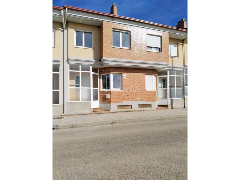 Foto e689d766-2067-403e-973c-fc130aad7d53. Casa aparellada amb calefacció a Villafría - La Ventilla - Castañares Burgos