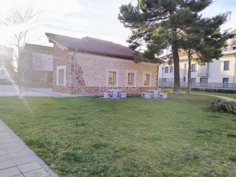 Foto eace708e-f66e-4af0-93e3-efdec3a0f58b. Casa aparellada amb calefacció a Villafría - La Ventilla - Castañares Burgos