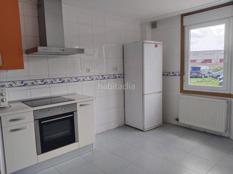 Foto ef24c0d5-2a43-4ad1-ae4c-26808779118f. Casa aparellada amb calefacció a Villafría - La Ventilla - Castañares Burgos