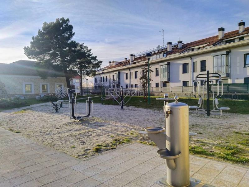 Foto f0dd97ff-9c2b-4668-b73e-02c344a0291f. Casa aparellada amb calefacció a Villafría - La Ventilla - Castañares Burgos