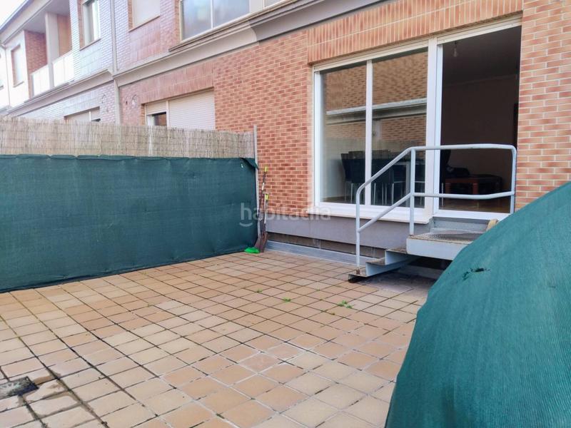 Foto f2d49bdd-bd2f-4c48-8c44-381a53dc36a8. Casa aparellada amb calefacció a Villafría - La Ventilla - Castañares Burgos