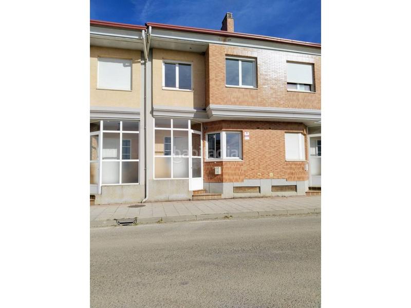 Foto f33baf6d-7cb8-4551-a5e0-afdf7fd88296. Casa aparellada amb calefacció a Villafría - La Ventilla - Castañares Burgos