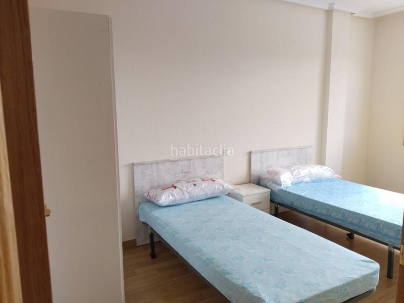 Foto f79e1a7a-27f8-497c-8c38-1d3169a5b602. Casa aparellada amb calefacció a Villafría - La Ventilla - Castañares Burgos