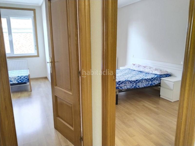 Foto fcaa583b-8ad9-4122-88e6-01c3ec3fe946. Casa aparellada amb calefacció a Villafría - La Ventilla - Castañares Burgos