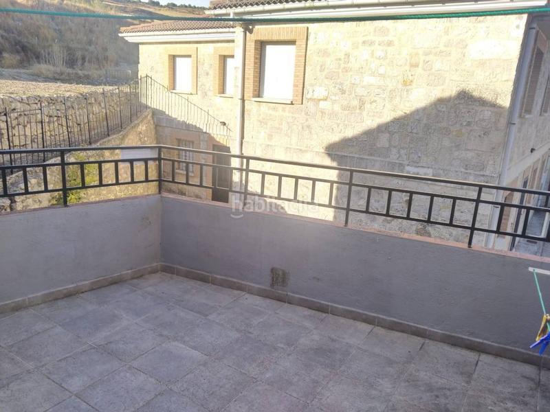 Foto ae09895f-df30-4641-8d87-74eae5f44213. Casa aparellada amb calefacció aparcament a Susinos del Páramo