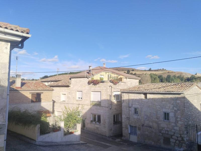 Foto afca0ff5-0d0e-4a4e-a37d-568d59144c9a. Casa aparellada amb calefacció aparcament a Susinos del Páramo