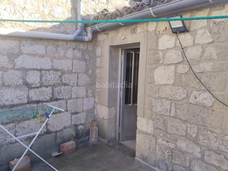 Foto b9e8839c-2fd5-401e-8215-646f605ec2da. Casa aparellada amb calefacció aparcament a Susinos del Páramo