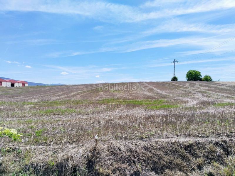 Foto 554d31b6-8920-4dcc-b320-98561c5e4753. Finca rústica a Puebla de Arganzón (La)