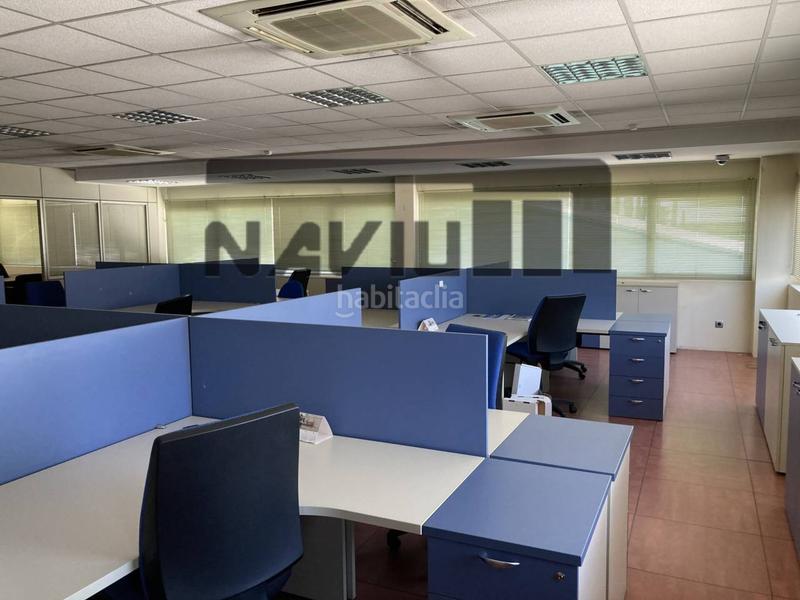 Foto f390f4ae-deb7-4452-aa79-c01ceac08415. Nave industrial venta de excepcional edificio mixto oficinaindustrial en Getafe