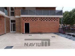 Local Comercial  Julian berrendero. Excepcional local comercial con amplia fachada, en venta.