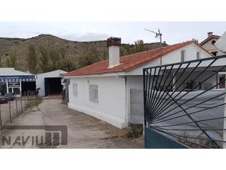 Nau industrial a Villalbilla Pueblo. Navium vende parcela urbana de 939 m2 con vivienda, garaje, loft