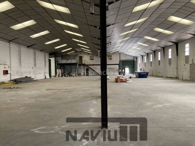 Foto f7ddb664-2dba-44ce-880a-f4275b163198. Location bâtiment à usage industriel dans Zona Industrial Pinto
