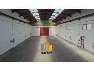 Location Bâtiment à usage industriel à Daganzo de Arriba. Navium alquila nave con dos puentes grúa, de 910 m2