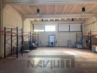 Location Bâtiment à usage industriel à Centro. Alquiler de nave comercial con oficinas acondicionadas