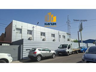 Bâtiment à usage industriel à Zona Industrial. Nave en rentabilidad con empresa de transporte de viajeros de pr