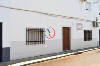Casa adossada  Calle empecinado. ?? ¡oportunidad única! se vende casa + corralón en conjunto
