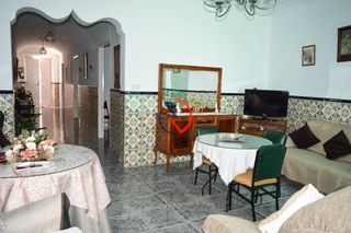 Casa  Calle marqués de valdegama. Casa de esquina con garaje