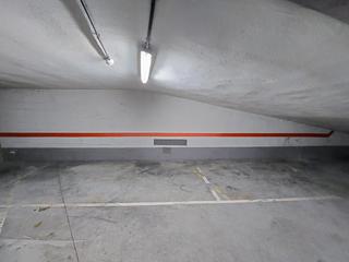 Autoparkplatz in Laviada. Plaza de garaje amplia de 6,80m de largo donde 4.45m tiene más d