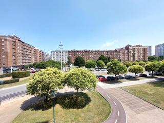 Miete Etagenwohnung in El Polígono. Piso en avenida de portugal