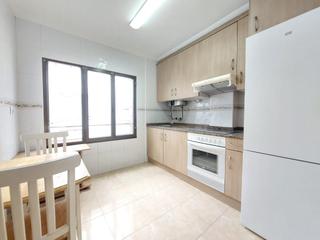 Miete Etagenwohnung in El Natahoyo. Piso en avda. de galicia