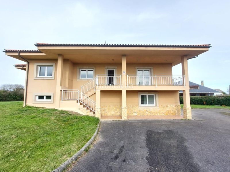 Foto f8b23f9b-2307-4ba7-a2dc-8c83d45e6d6d. Casa amb calefacció a Cabueñes Gijón